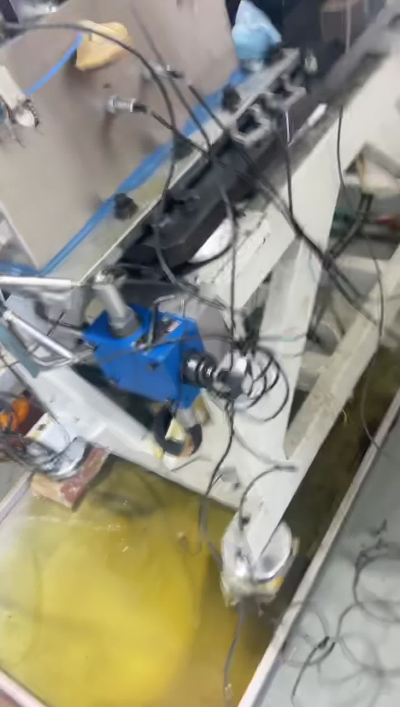 压缩机基础松动振动检测现场
